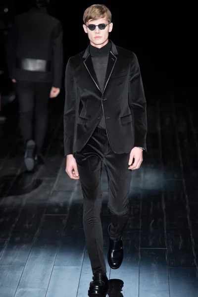 Look 37